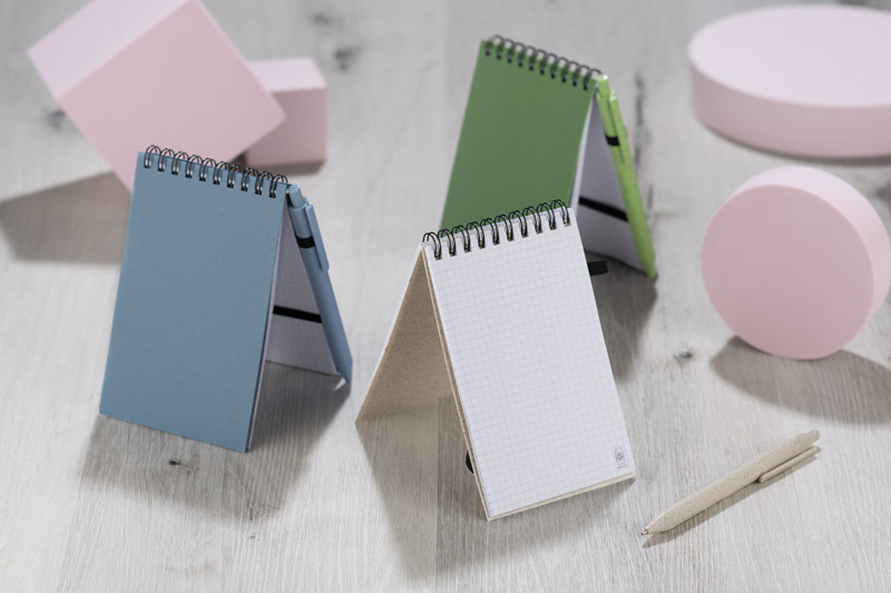 Notebook with pen TRESA A6