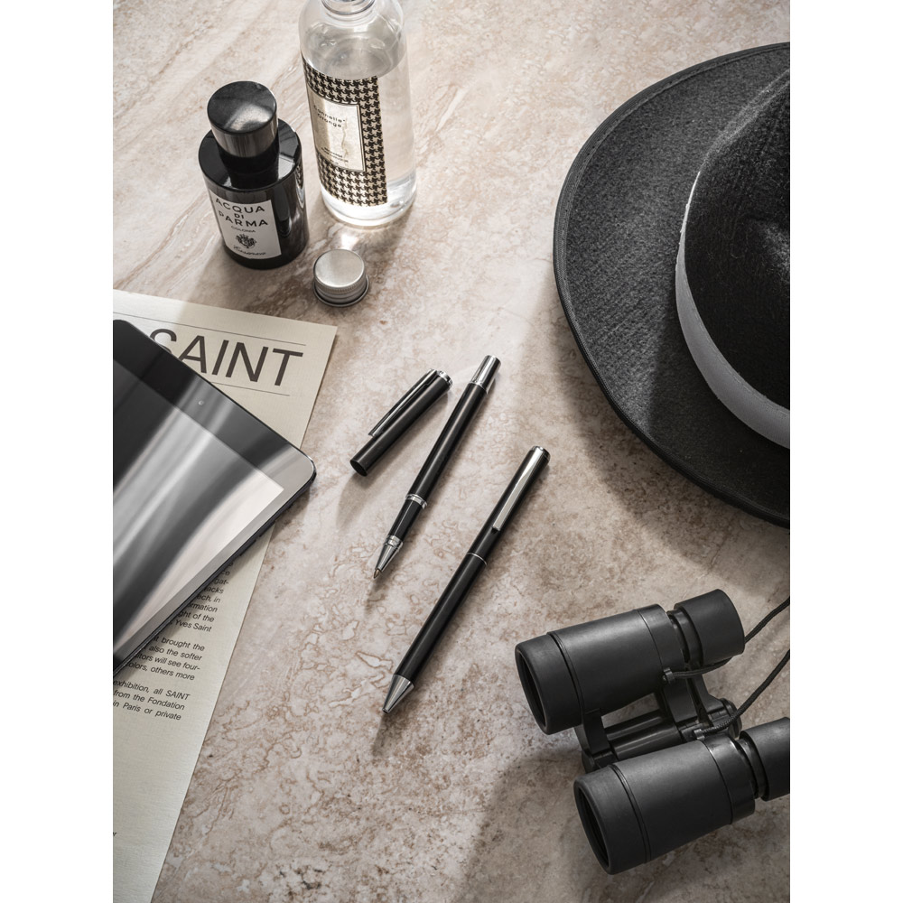 LEAH. Roller and ballpoint pen set in aluminium 94% rAL) with clip