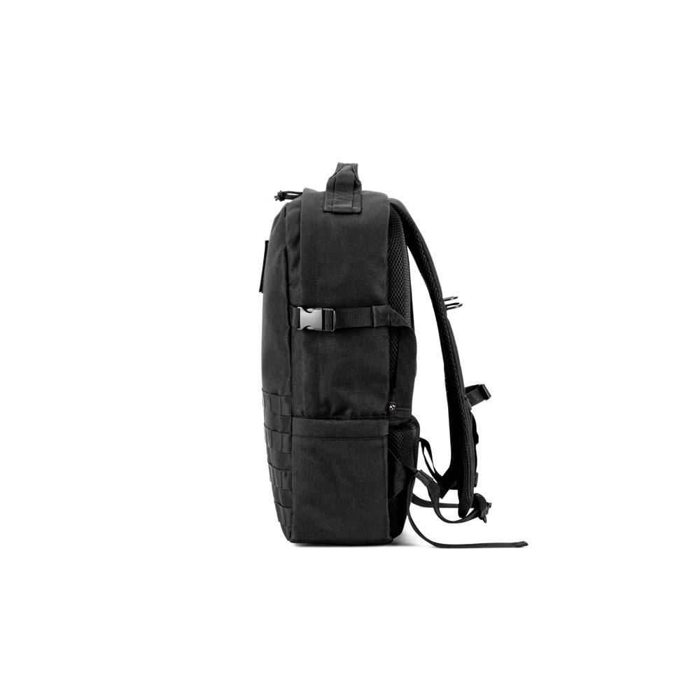 EDINBURGH BPACK. 17'3" Military-style backpack in 600D, high-density recycled polyester and lining in 210D recycled polyester
