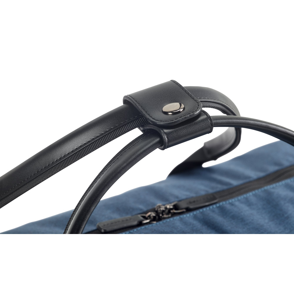 Motion Bag. Travel bag in 600D twill polyeste and PU