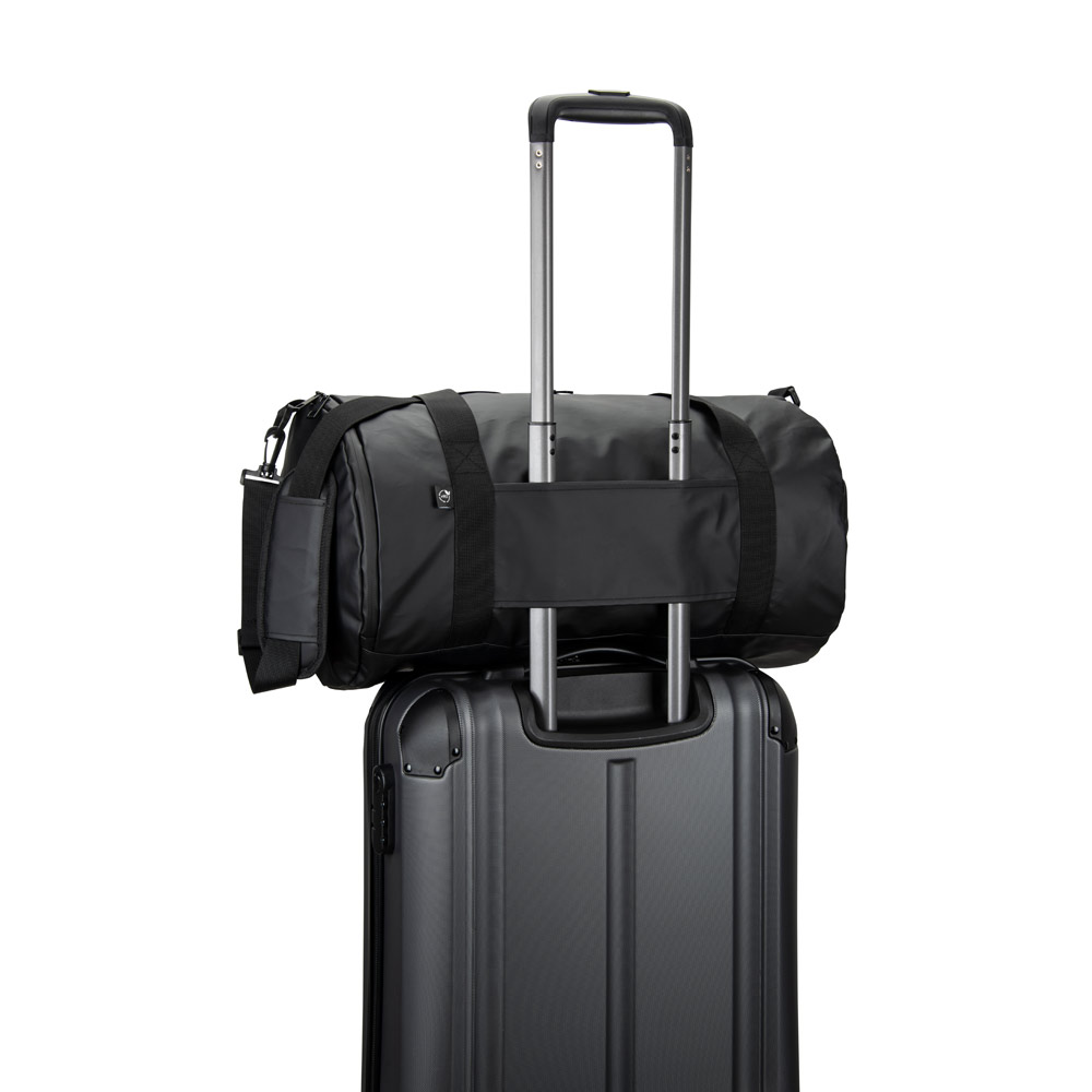 OSASCO SPORT. Cylindrical sports bag in high-density 600D recycled polyester with side compartment for shoes