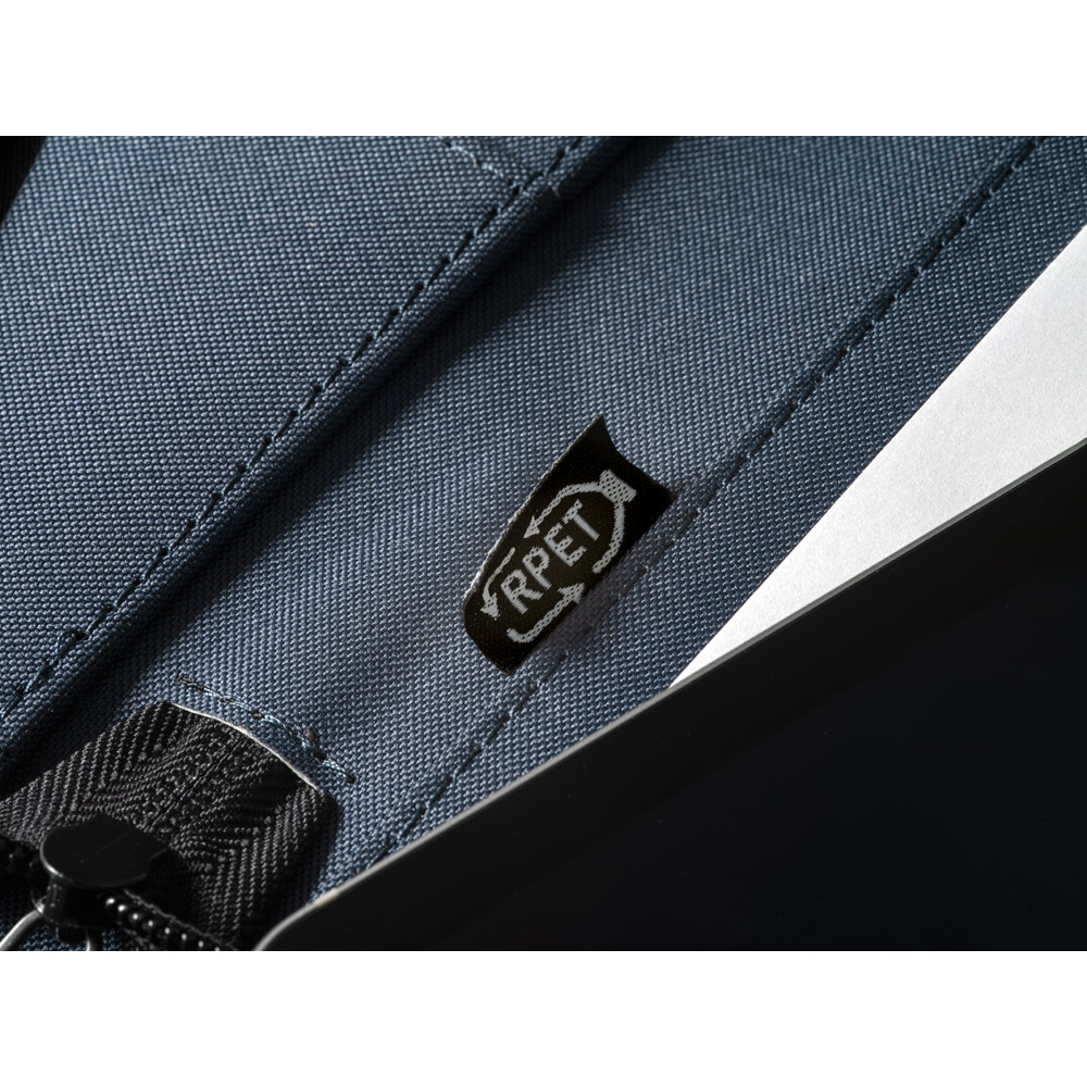 EMERGE FOLDER. A4 folder in recycled polyester (100% rPET) 300D with zipper