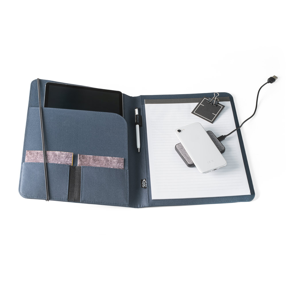 EMERGE FOLDER II. A4 folder in recycled polyester (100% rPET) 300D with elastic closure