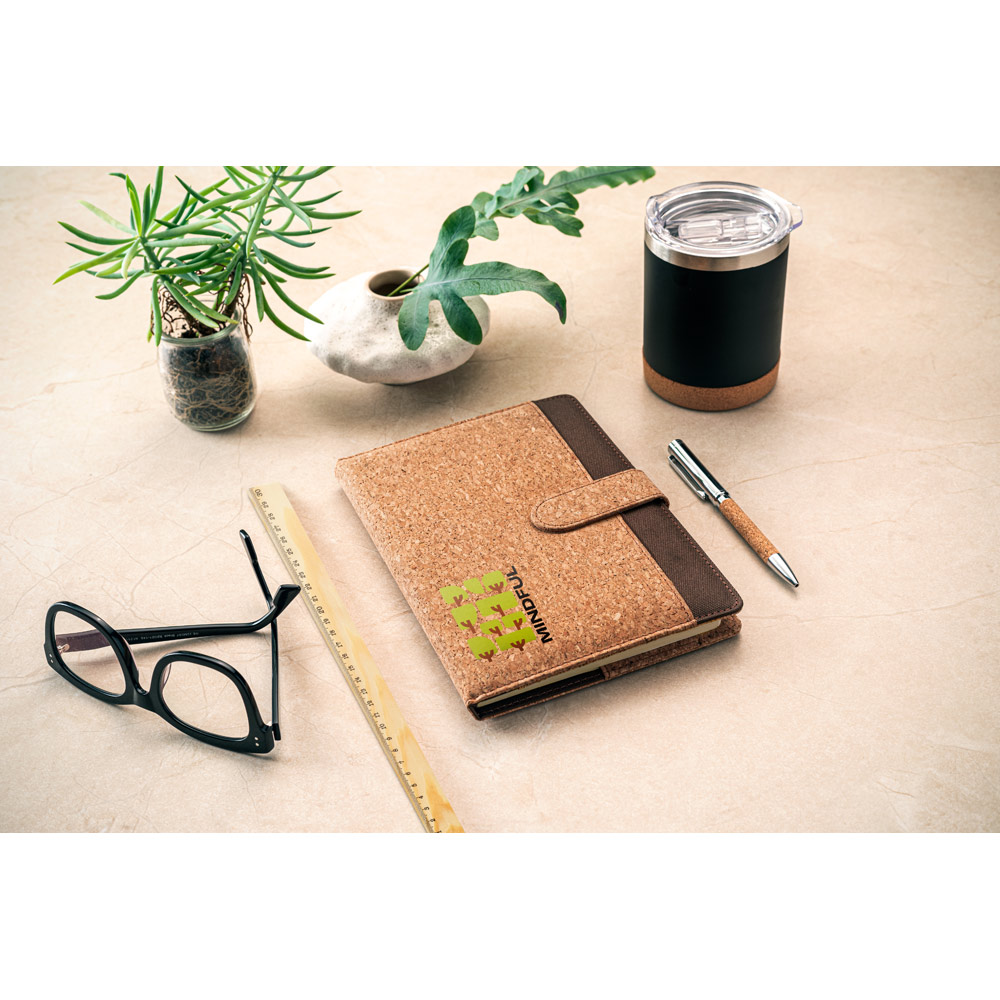 FIELDING. A5 folder in cork and recycled polyester (100% rPET) with removable notepad