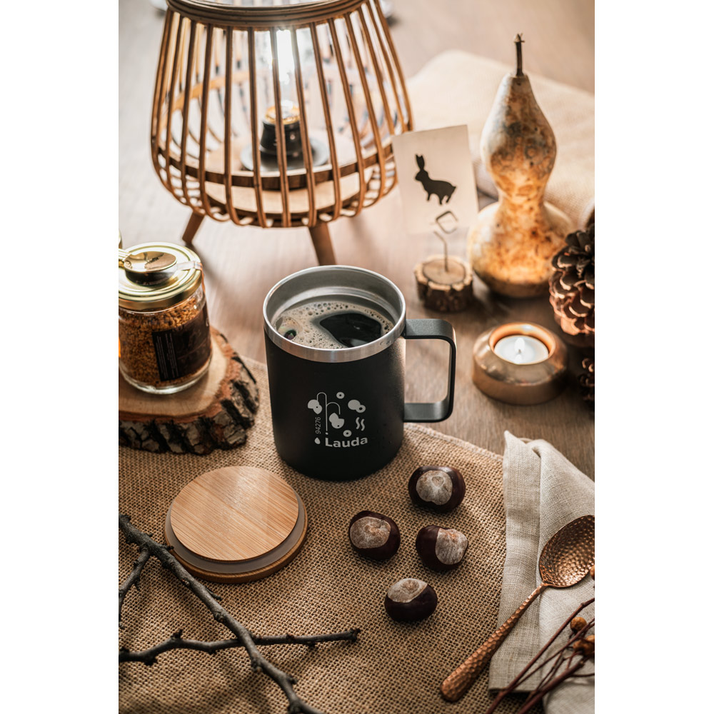 LAUDA. Mug in 90% recycled stainless steel with bamboo lid 420 mL