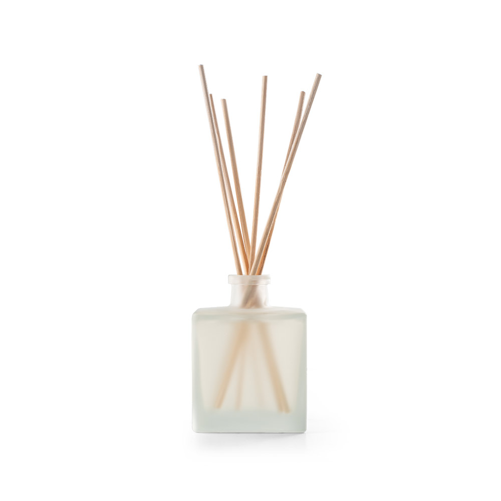 YEUN. Diffuser sticks in glass bottle