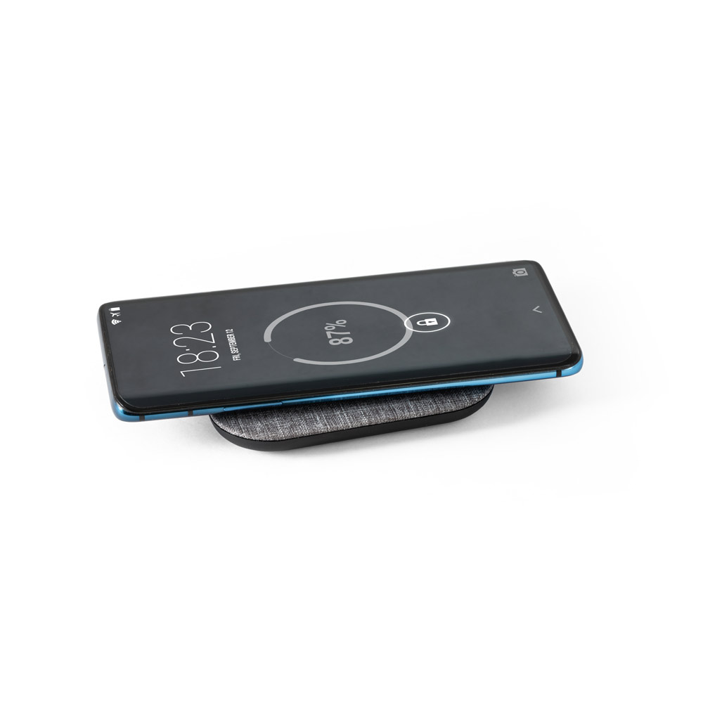 RENEWAL CHARGER. Fast 10W wireless charger in recycled PET (100% rPET)