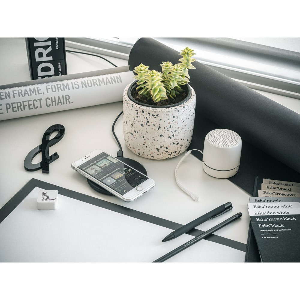 SOVERY. Fast 10W wireless charger in recycled ABS (100%r ABS)