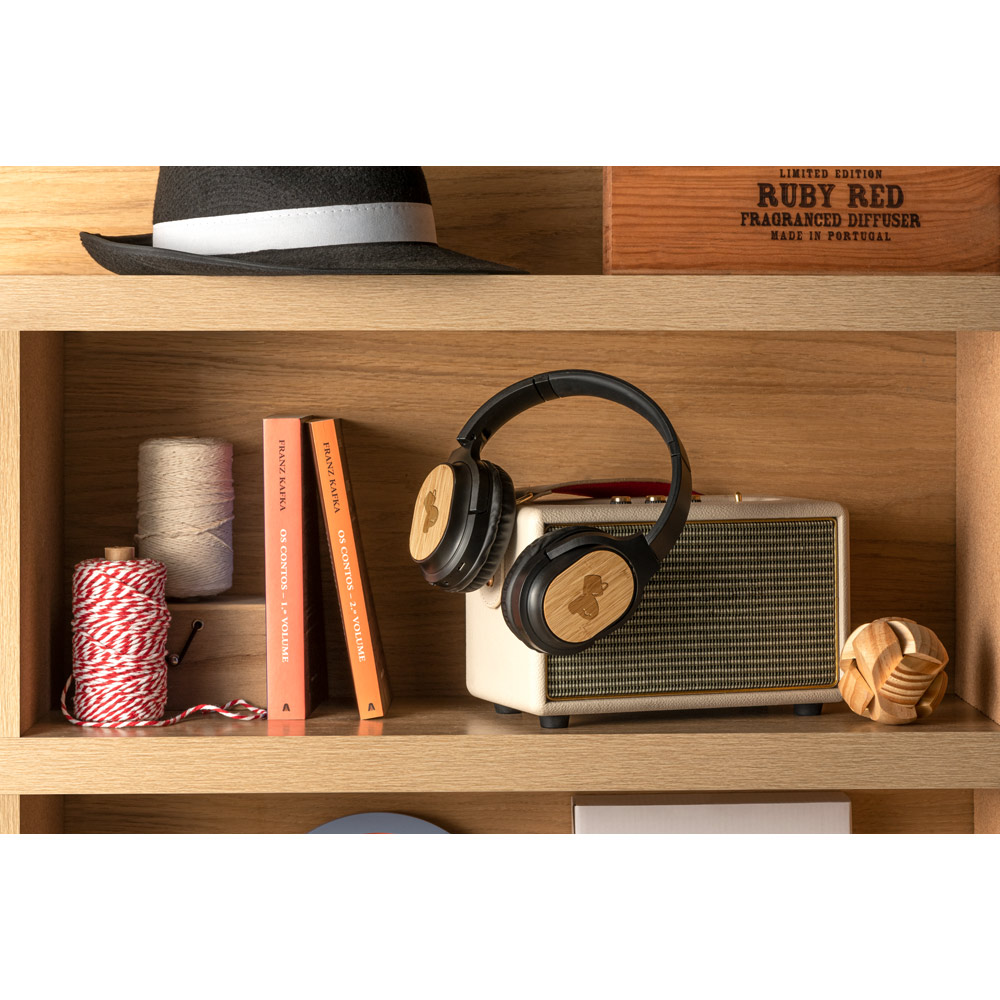 GOULD. Foldable wireless headphones with 4h battery life in bamboo and ABS