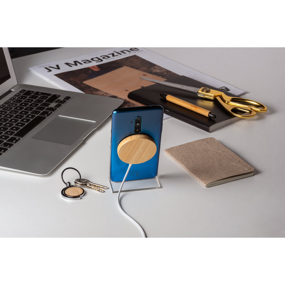 DAIMLER. 15W superfast wireless magnetic charger in bamboo