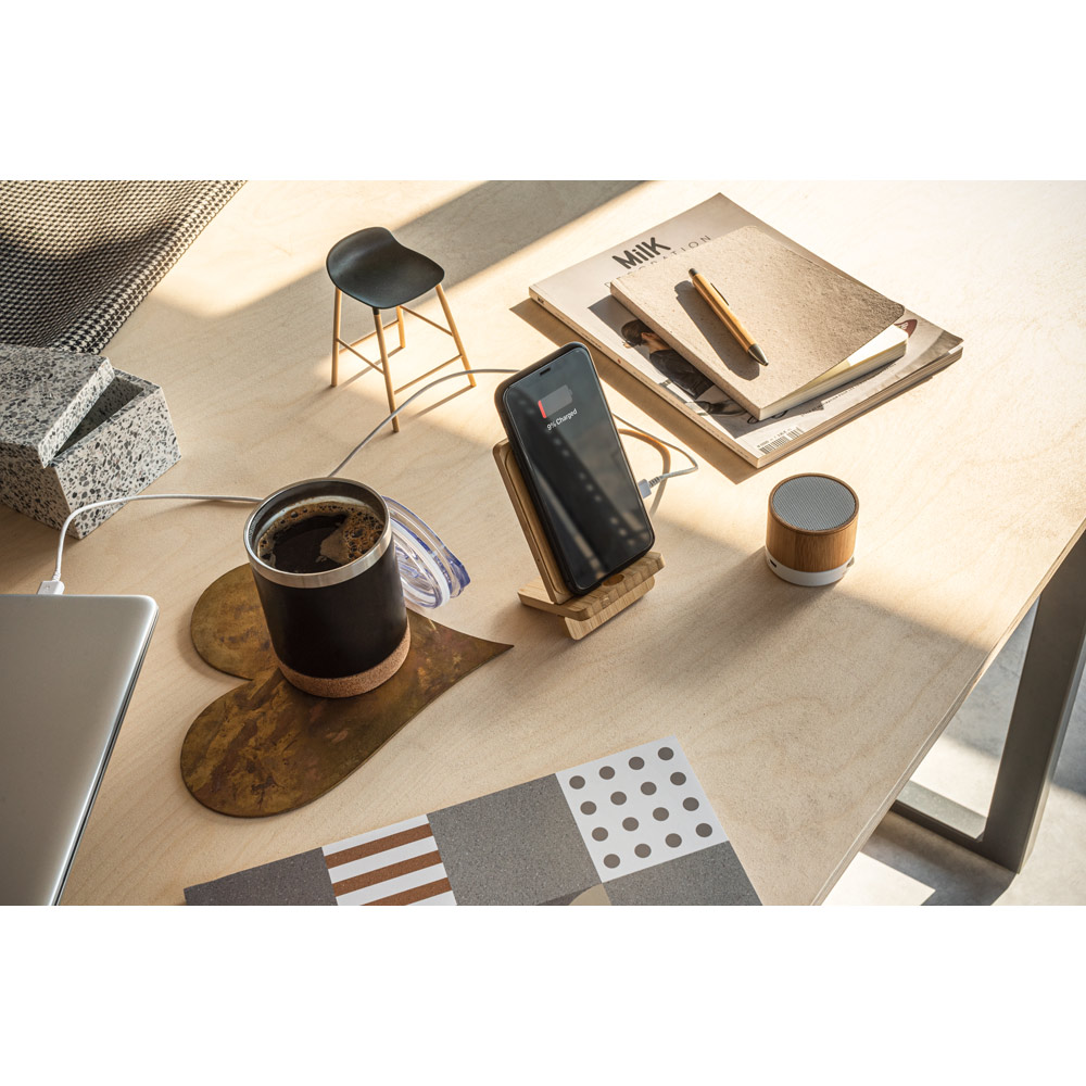 LANGE. Smartphone holder with 15W super-fast wireless charger in bamboo