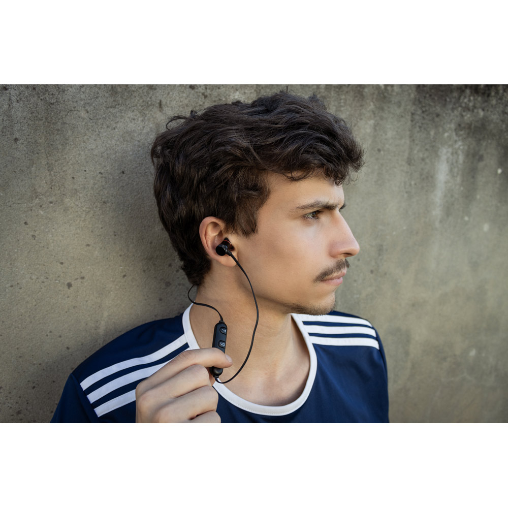 OTTO. Wireless magnetic earphones with 3 hours of battery life on recycled ABS (100% rABS)