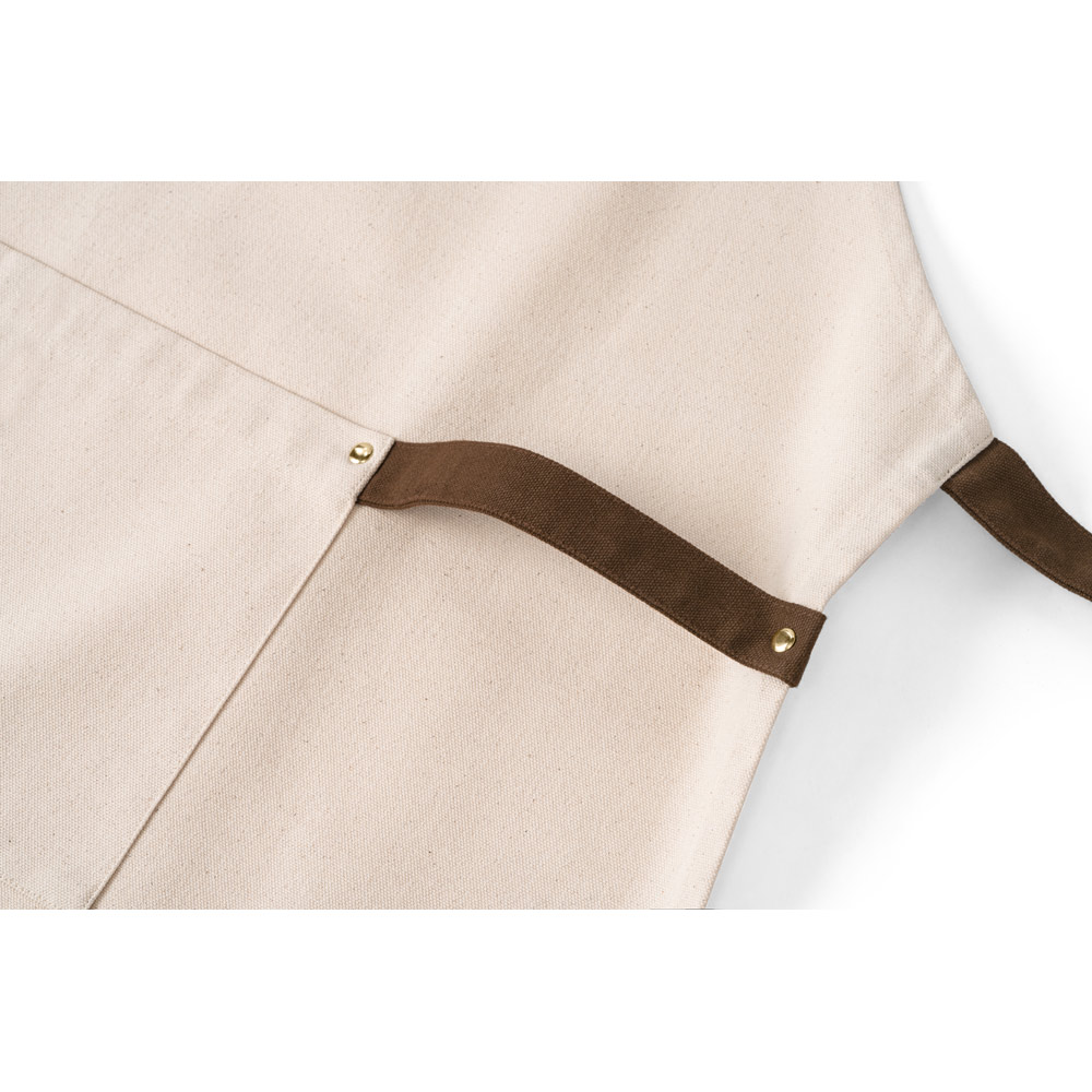 HOLM. 100% cotton canvas apron (320 g/m²) with metal details