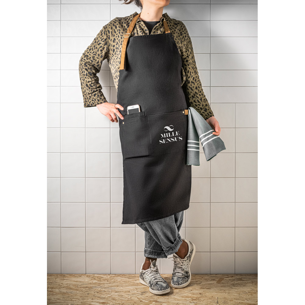 VESPER. 100% cotton canvas apron (300 g/m²) with metal details